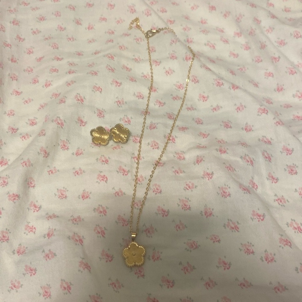 Necklace and earring set